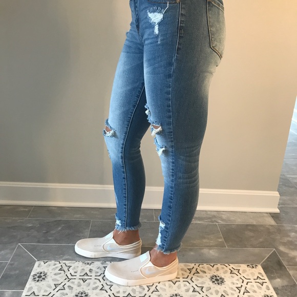 Distressed Fray Skinny Jeans - Picture 2 of 8